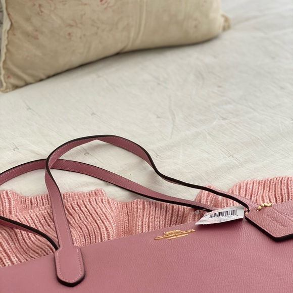 COPY - 🆕 COACH | Pink Purse Tote - Picture 4 of 15